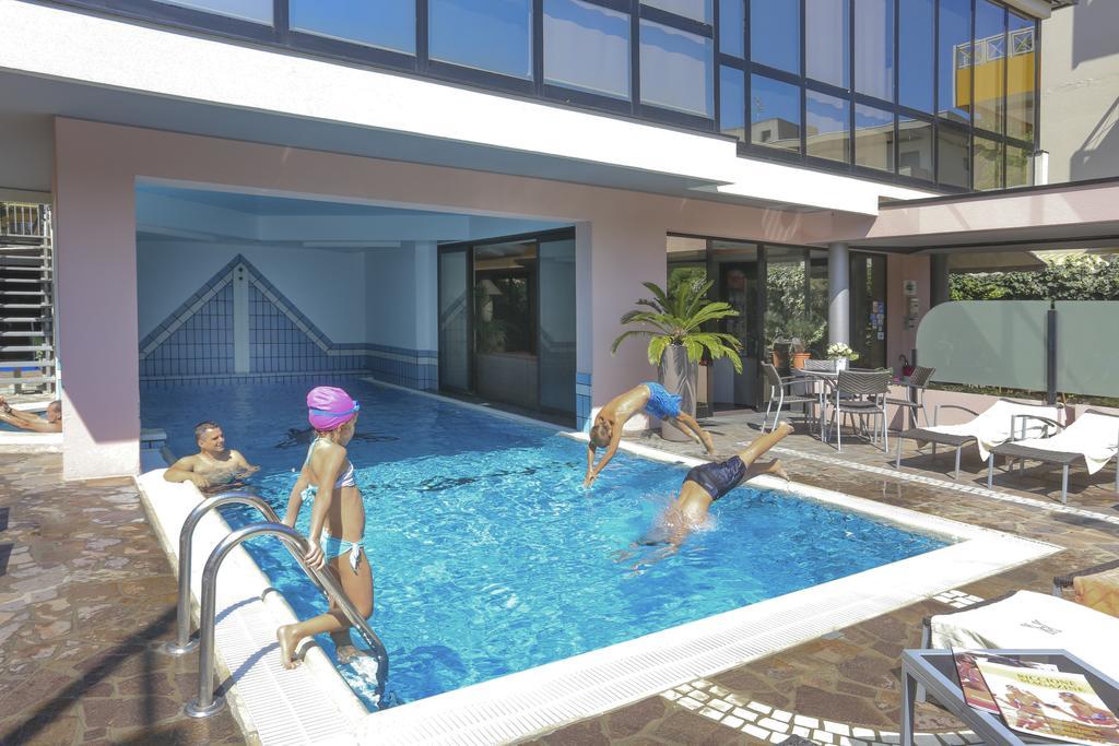 Hotel Ambassador Riccione Eksteriør bilde